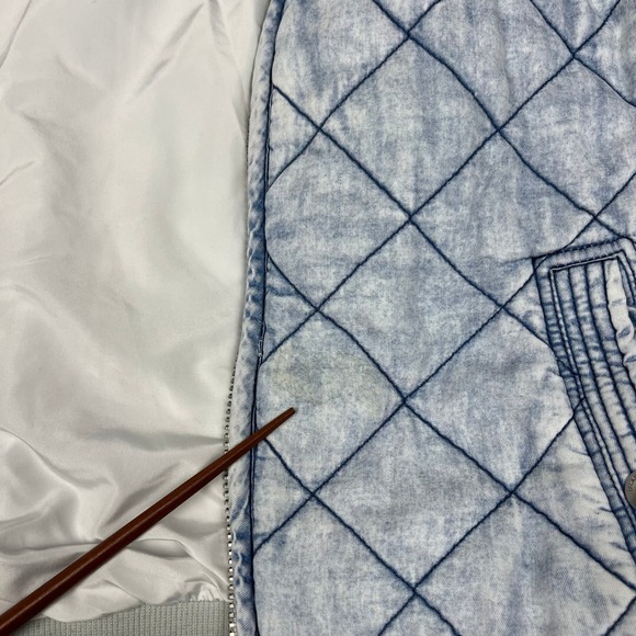 BLANKNYC Quilted Acid Wash Denim Bomber Jacket Women's XL Blue - Picture 11 of 11